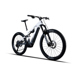 Overvolt AM CF 10.8 2026 | Vista 3/4 oficial
