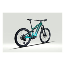 Overvolt AM CF 6.8 2026 | Vista 3/4 oficial