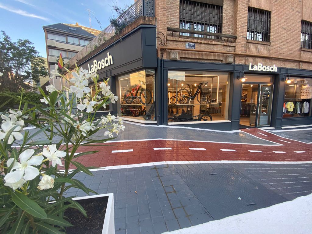 Exterior de una tienda LaBosch